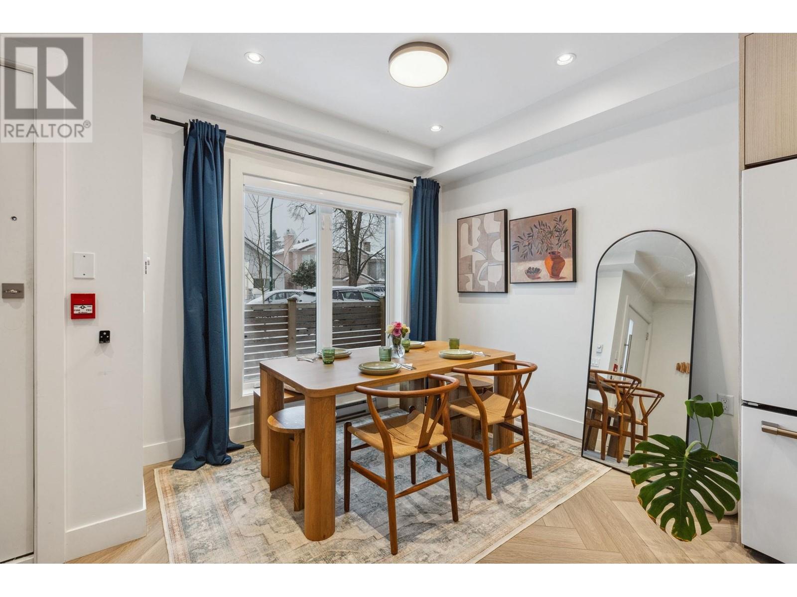 Listing Picture 7 of 28 : 2318 E 34TH AVENUE, Vancouver / 溫哥華 - 魯藝地產 Yvonne Lu Group - MLS Medallion Club Member