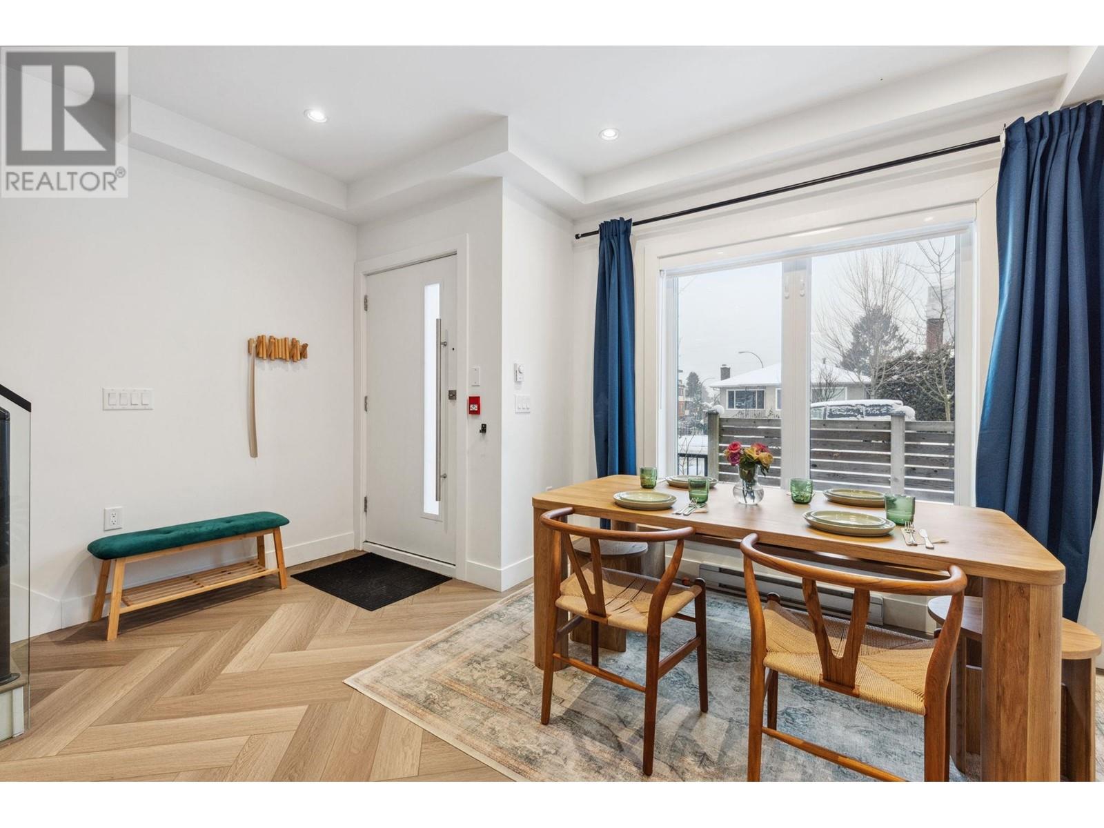 Listing Picture 8 of 28 : 2318 E 34TH AVENUE, Vancouver / 溫哥華 - 魯藝地產 Yvonne Lu Group - MLS Medallion Club Member