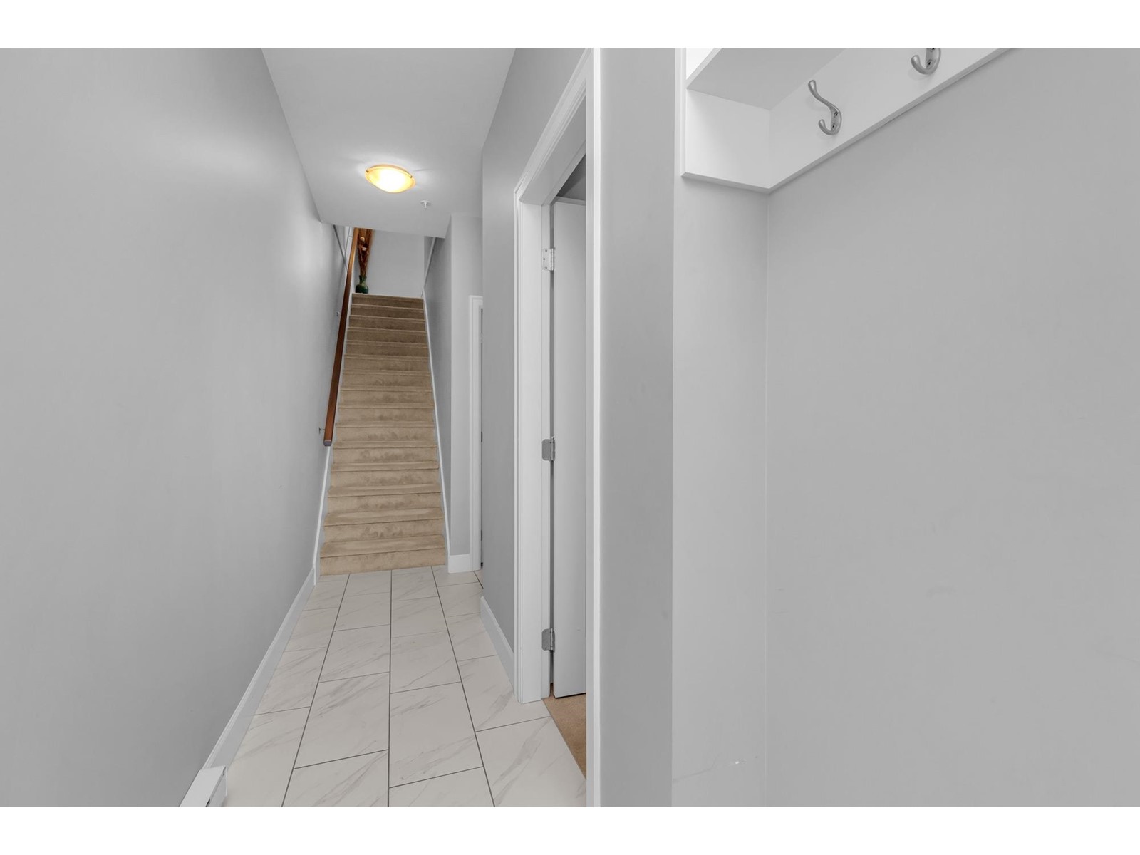 Property at 12 33460 LYNN AVENUE image 4