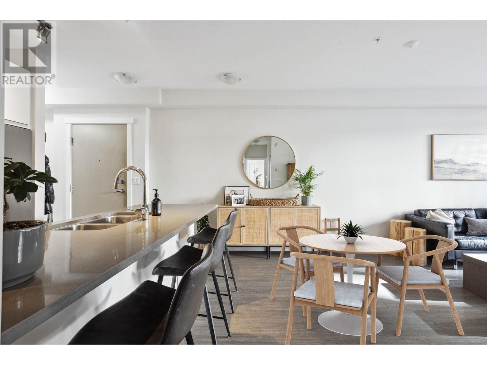 Listing Picture 11 of 24 : 316 9877 UNIVERSITY CRESCENT, Burnaby / 本拿比 - 魯藝地產 Yvonne Lu Group - MLS Medallion Club Member