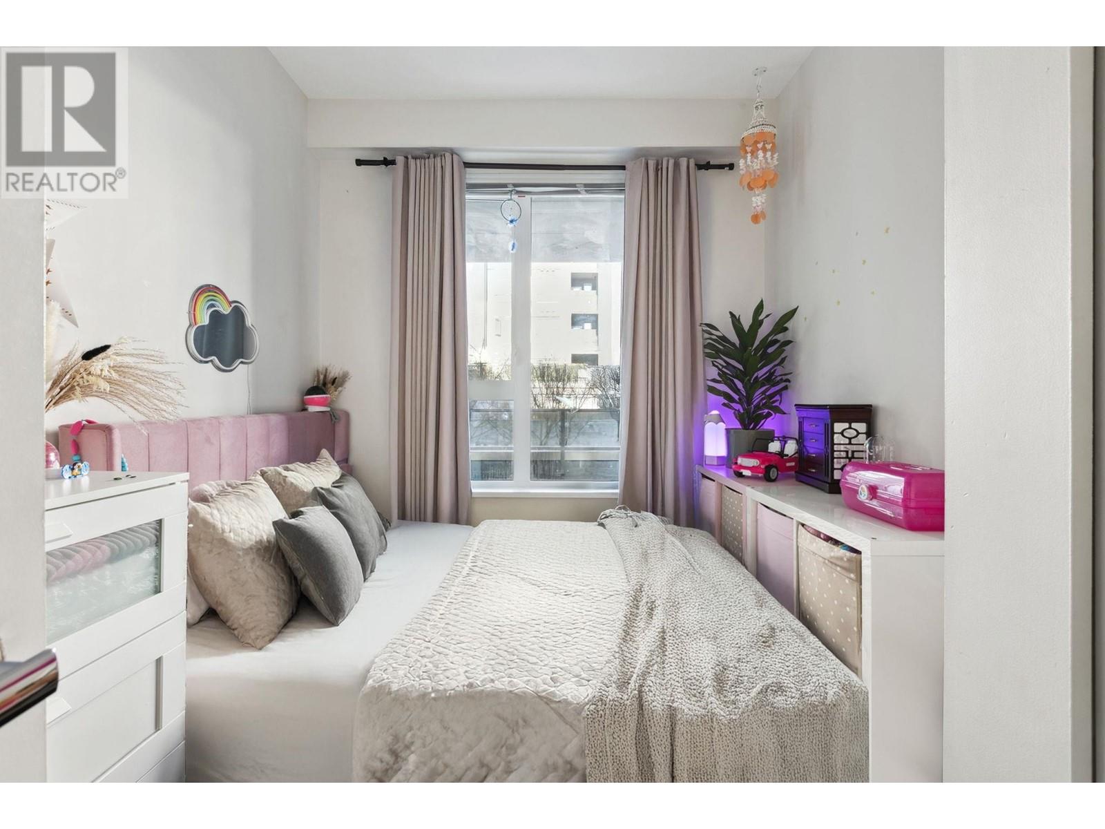 Listing Picture 13 of 24 : 316 9877 UNIVERSITY CRESCENT, Burnaby / 本拿比 - 魯藝地產 Yvonne Lu Group - MLS Medallion Club Member