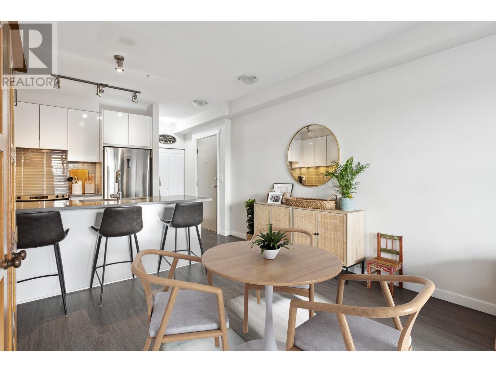 Listing Picture 6 of 24 : 316 9877 UNIVERSITY CRESCENT, Burnaby / 本拿比 - 魯藝地產 Yvonne Lu Group - MLS Medallion Club Member