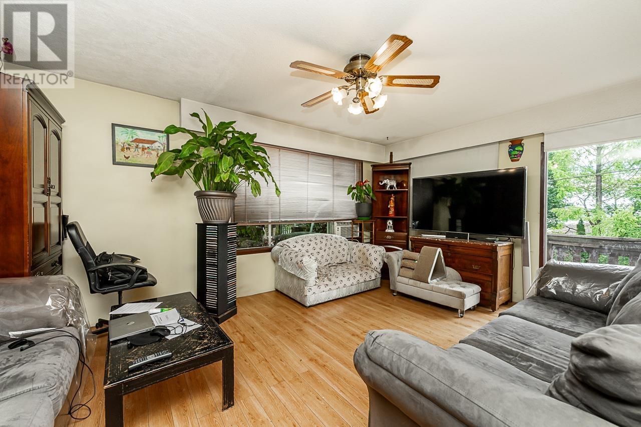 1031 Stewart Avenue, Coquitlam, British Columbia  V3K 2N7 - Photo 6 - R2962019
