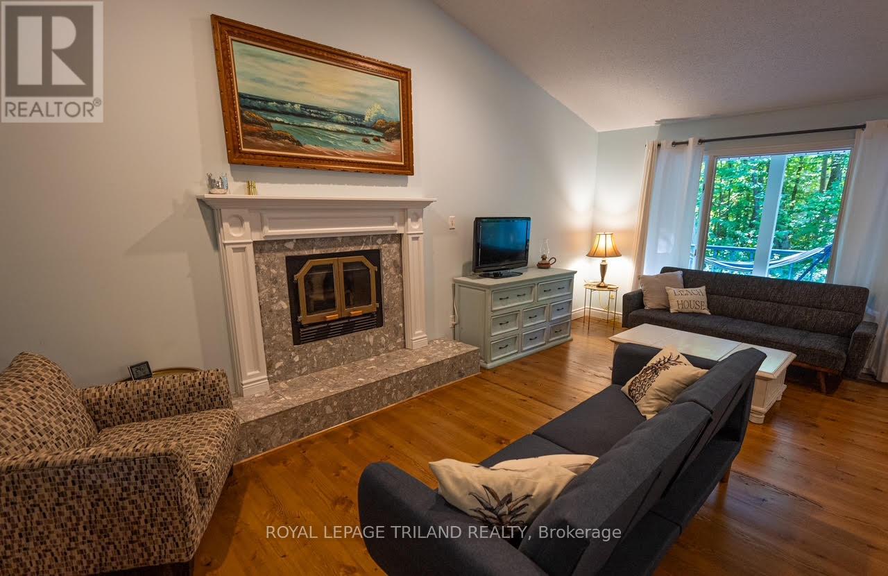 10262 Oakburn Court, Lambton Shores, Ontario N0M 1T0 - Photo 5 - X11955834