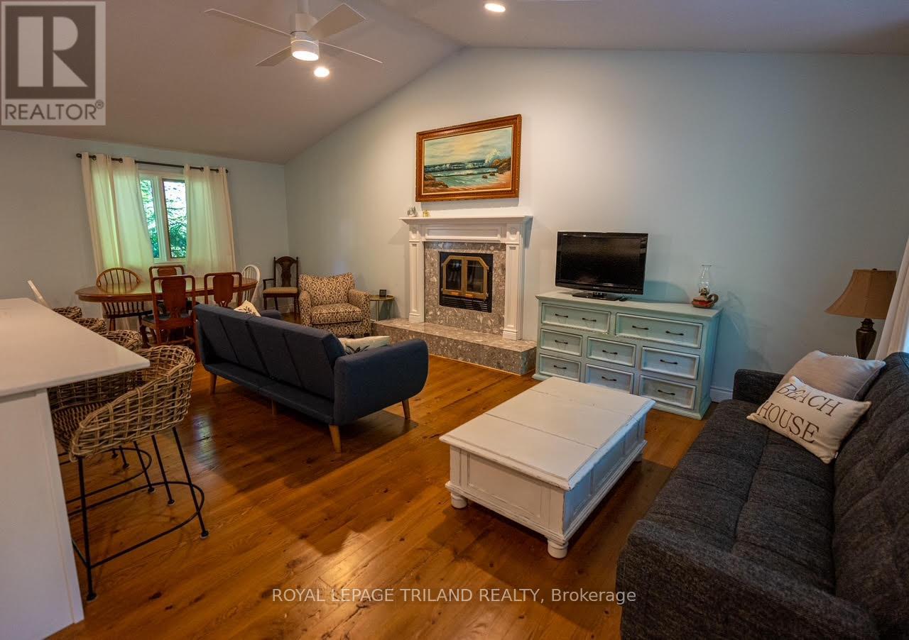 10262 Oakburn Court, Lambton Shores, Ontario N0M 1T0 - Photo 6 - X11955834