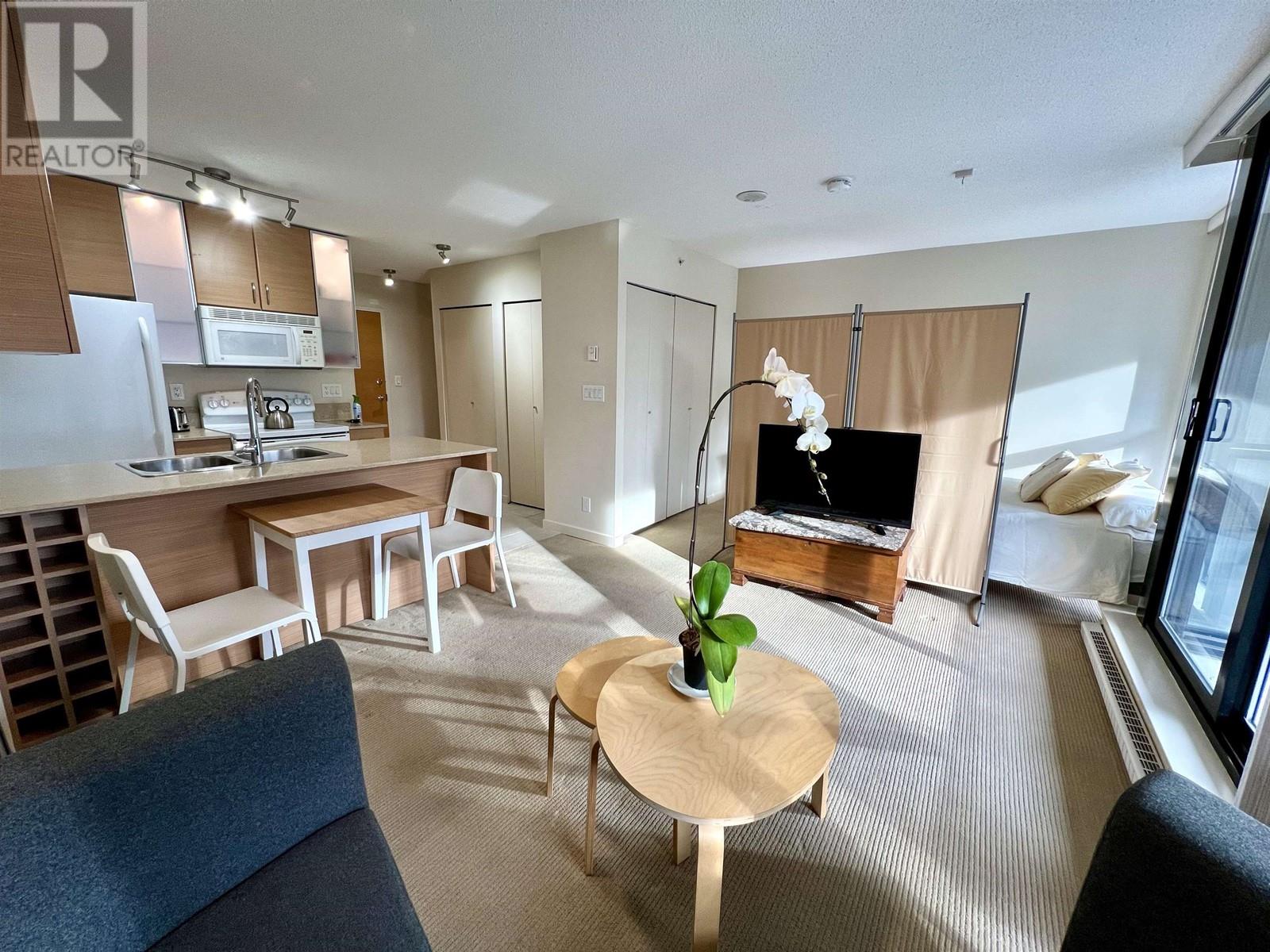 Listing Picture 4 of 24 : 301 909 MAINLAND STREET, Vancouver / 溫哥華 - 魯藝地產 Yvonne Lu Group - MLS Medallion Club Member