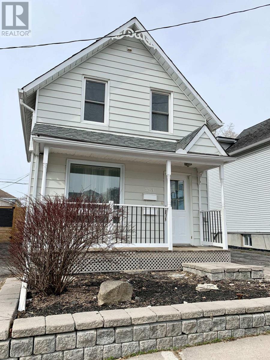 Property at 323 MONTFORT STREET image 3
