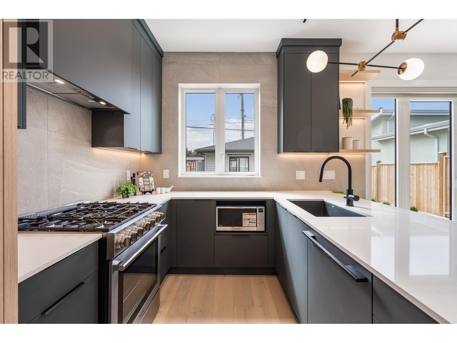 Listing Picture 13 of 40 : 2 3494 FRANKLIN STREET, Vancouver / 溫哥華 - 魯藝地產 Yvonne Lu Group - MLS Medallion Club Member