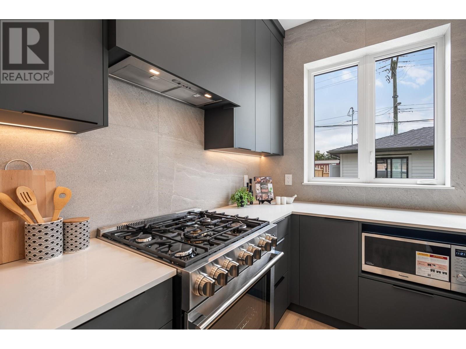 Listing Picture 14 of 40 : 2 3494 FRANKLIN STREET, Vancouver / 溫哥華 - 魯藝地產 Yvonne Lu Group - MLS Medallion Club Member