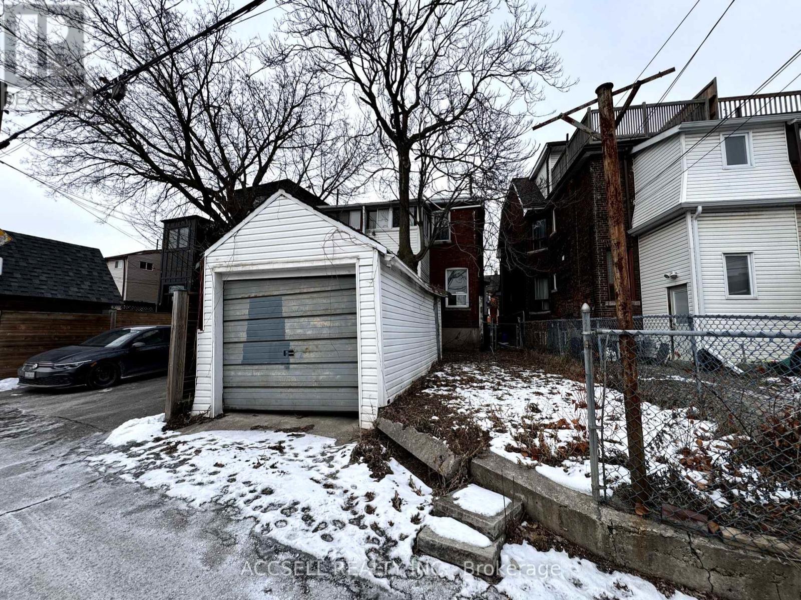 101 Marchmount Road, Toronto, Ontario  M6G 2B2 - Photo 4 - C11955871