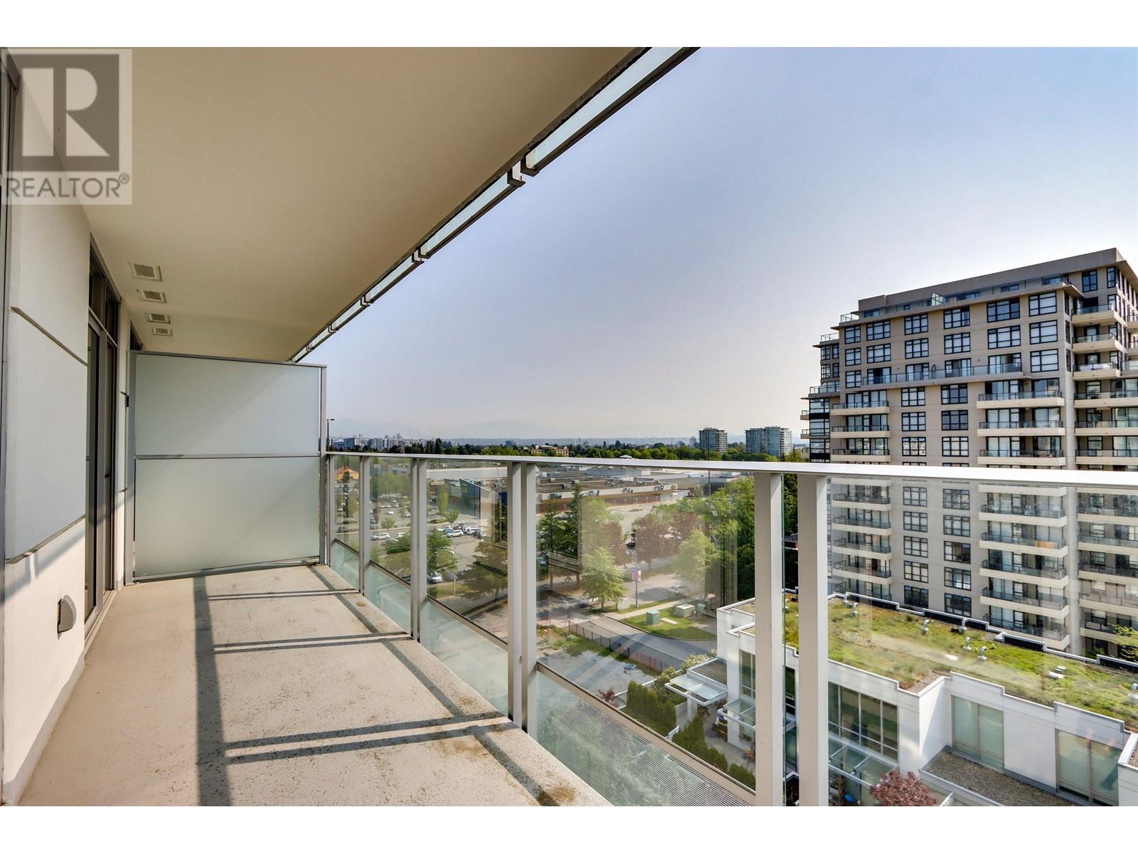 Listing Picture 2 of 33 : 1201 5580 NO. 3 ROAD, Richmond / 烈治文 - 魯藝地產 Yvonne Lu Group - MLS Medallion Club Member