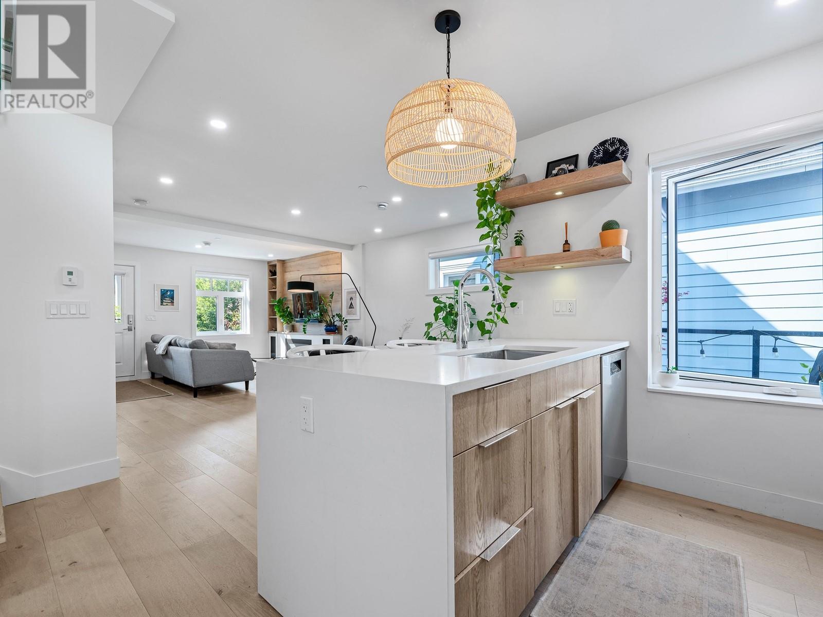 Listing Picture 16 of 40 : 1 371 E 16TH AVENUE, Vancouver / 溫哥華 - 魯藝地產 Yvonne Lu Group - MLS Medallion Club Member