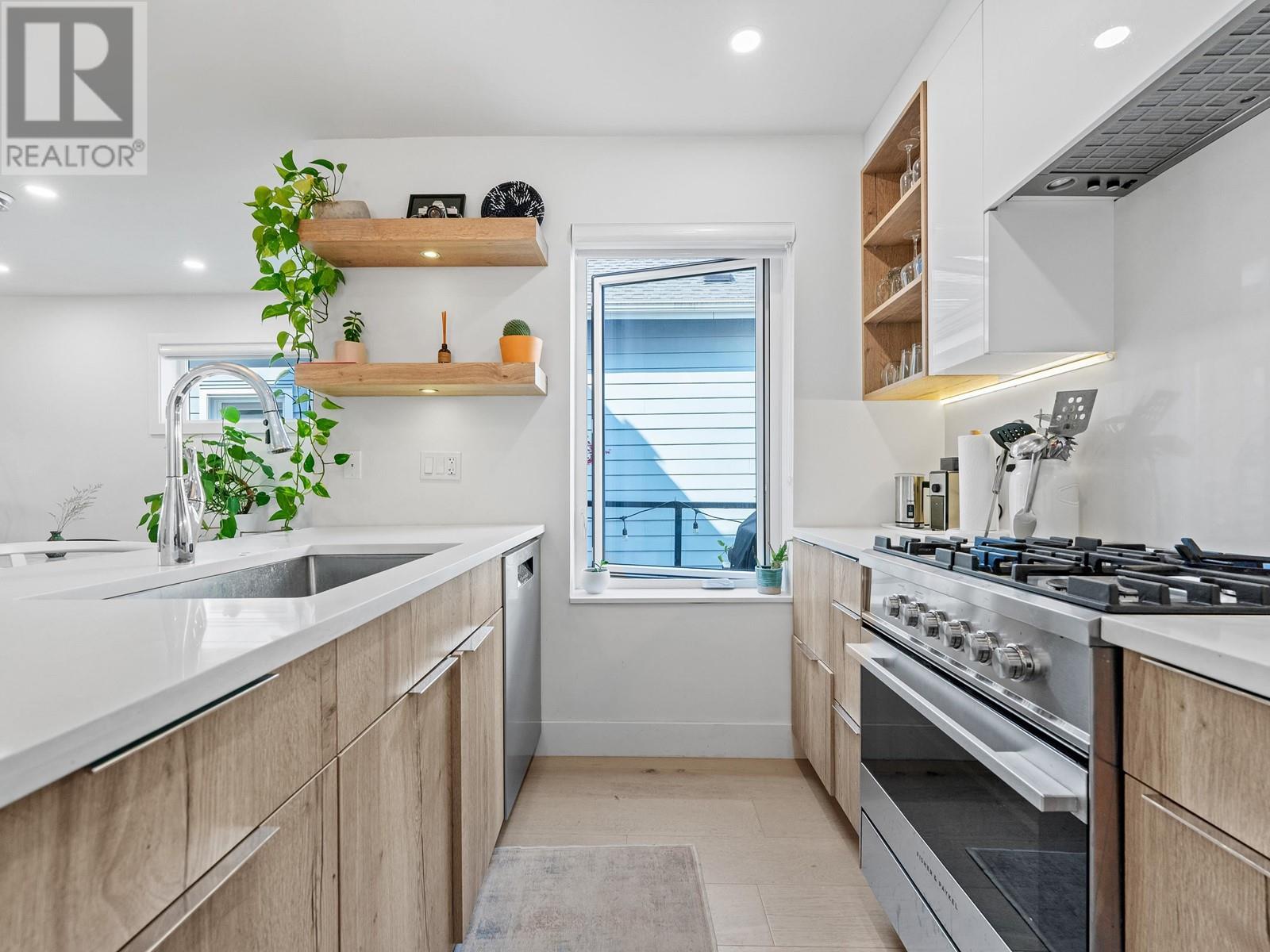 Listing Picture 17 of 40 : 1 371 E 16TH AVENUE, Vancouver / 溫哥華 - 魯藝地產 Yvonne Lu Group - MLS Medallion Club Member