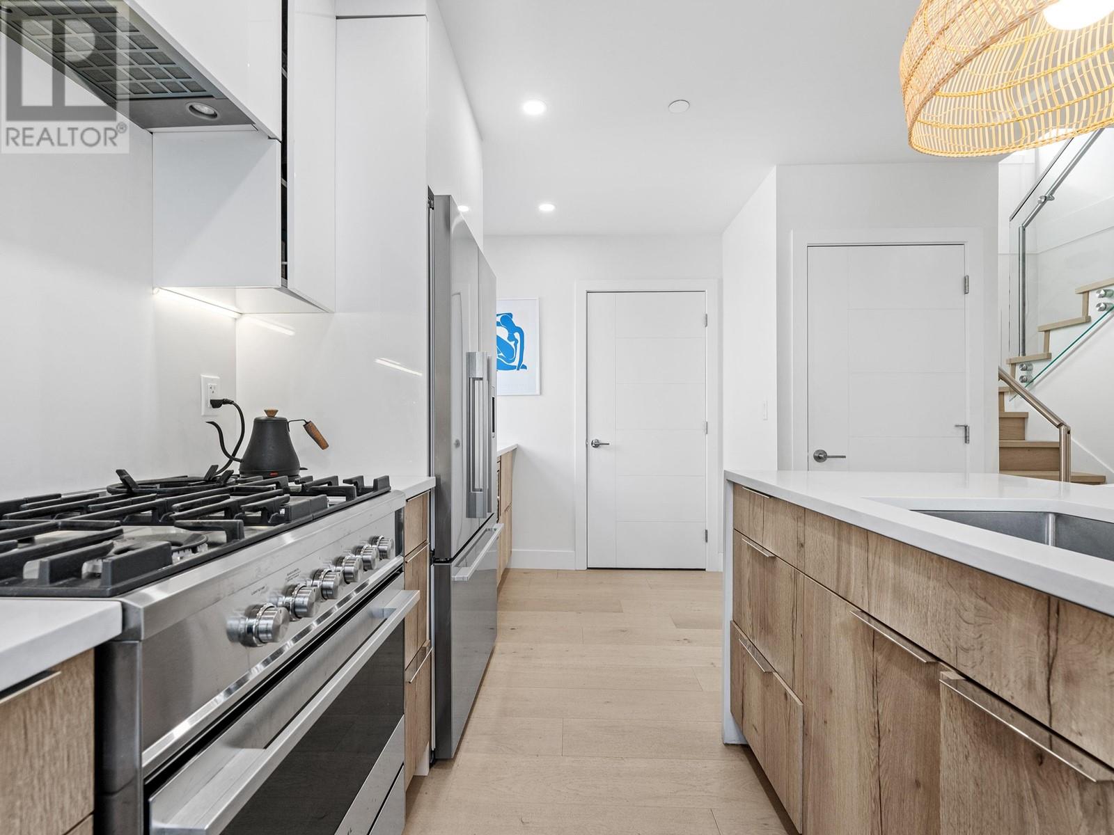 Listing Picture 19 of 40 : 1 371 E 16TH AVENUE, Vancouver / 溫哥華 - 魯藝地產 Yvonne Lu Group - MLS Medallion Club Member