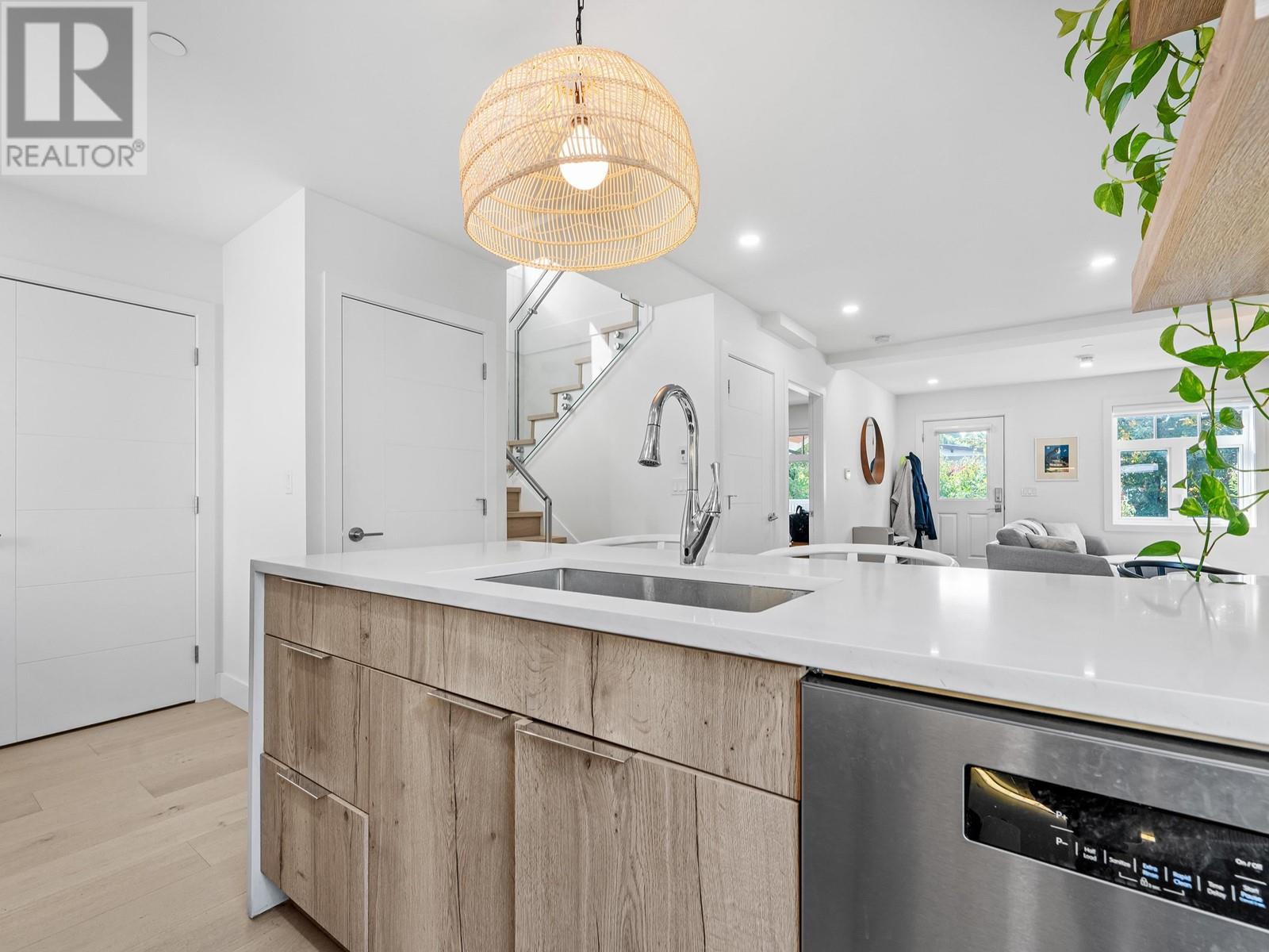 Listing Picture 21 of 40 : 1 371 E 16TH AVENUE, Vancouver / 溫哥華 - 魯藝地產 Yvonne Lu Group - MLS Medallion Club Member