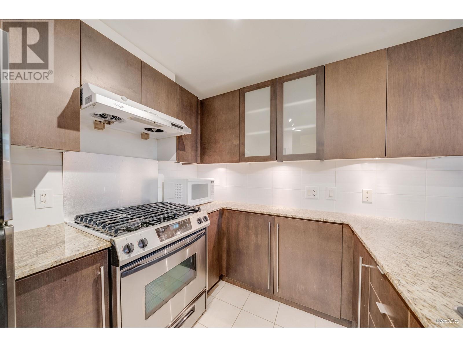 Listing Picture 14 of 36 : TH8 7535 ALDERBRIDGE WAY, Richmond / 烈治文 - 魯藝地產 Yvonne Lu Group - MLS Medallion Club Member