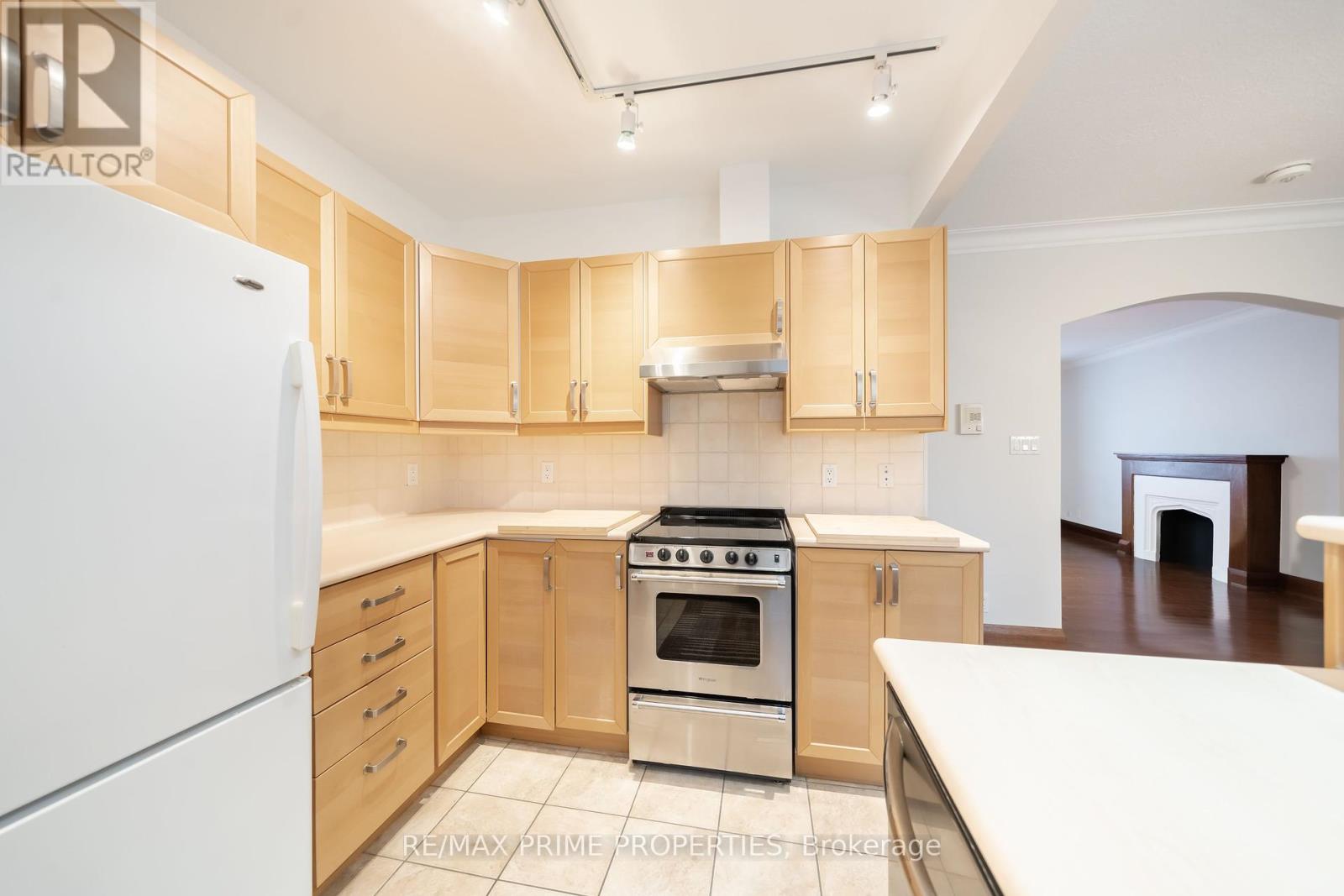 Upper - 22 Heather Street, Toronto, Ontario  M4R 1Y3 - Photo 3 - C11955929