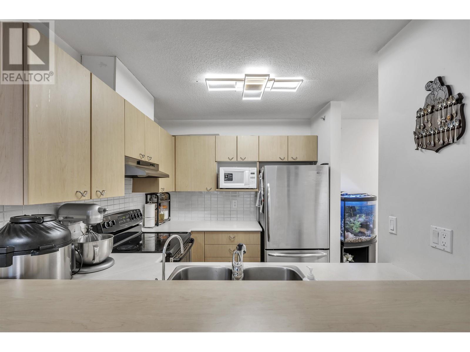 Listing Picture 10 of 32 : 309 8180 GRANVILLE AVENUE, Richmond / 烈治文 - 魯藝地產 Yvonne Lu Group - MLS Medallion Club Member