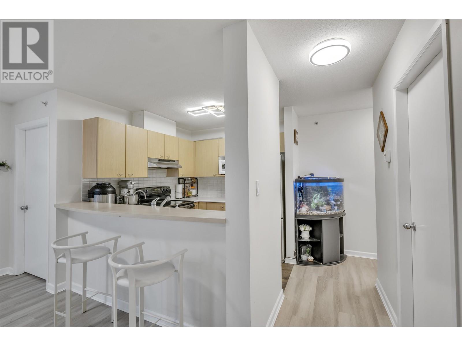 Listing Picture 21 of 32 : 309 8180 GRANVILLE AVENUE, Richmond / 烈治文 - 魯藝地產 Yvonne Lu Group - MLS Medallion Club Member