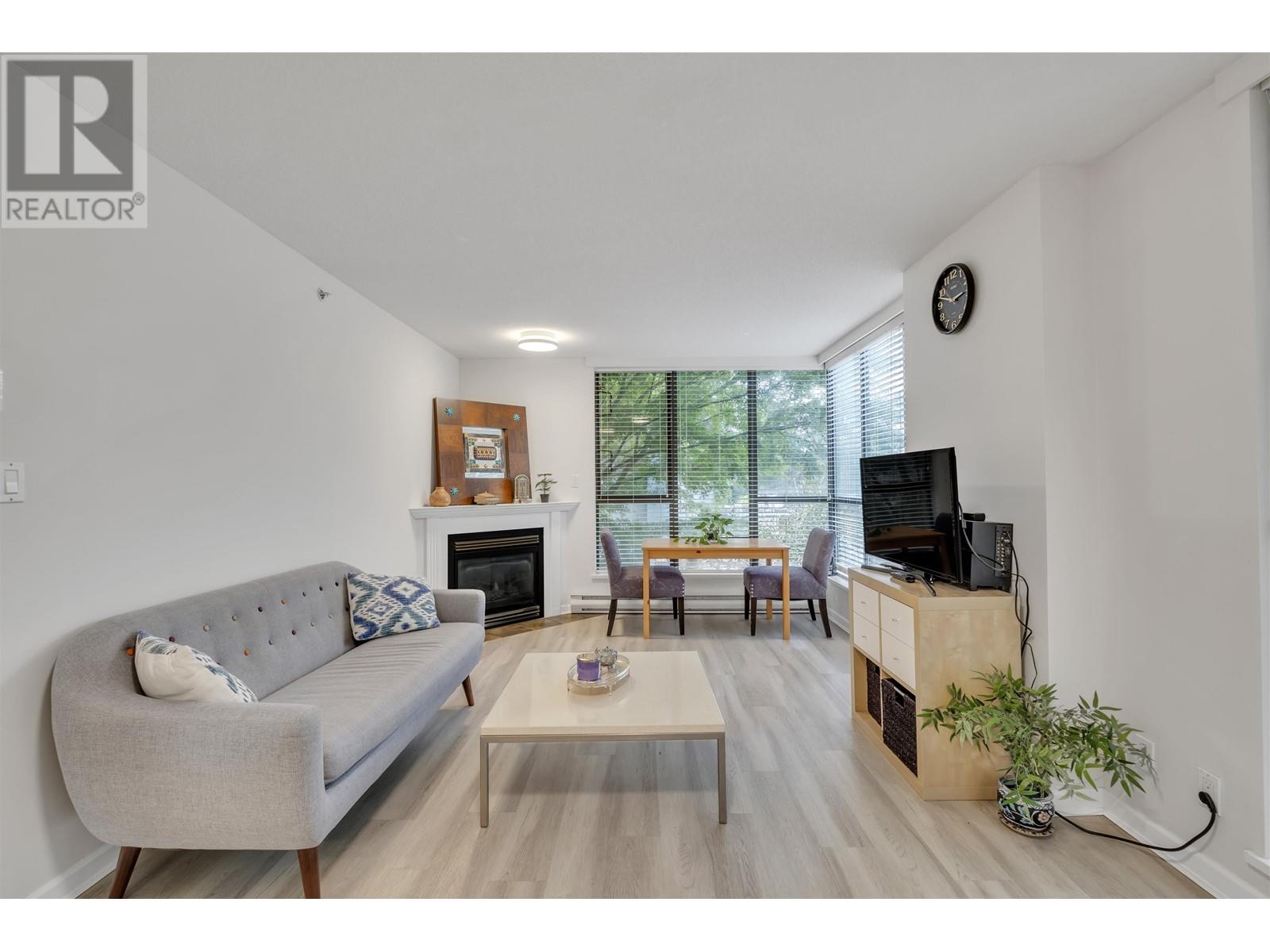 Listing Picture 12 of 32 : 309 8180 GRANVILLE AVENUE, Richmond / 烈治文 - 魯藝地產 Yvonne Lu Group - MLS Medallion Club Member