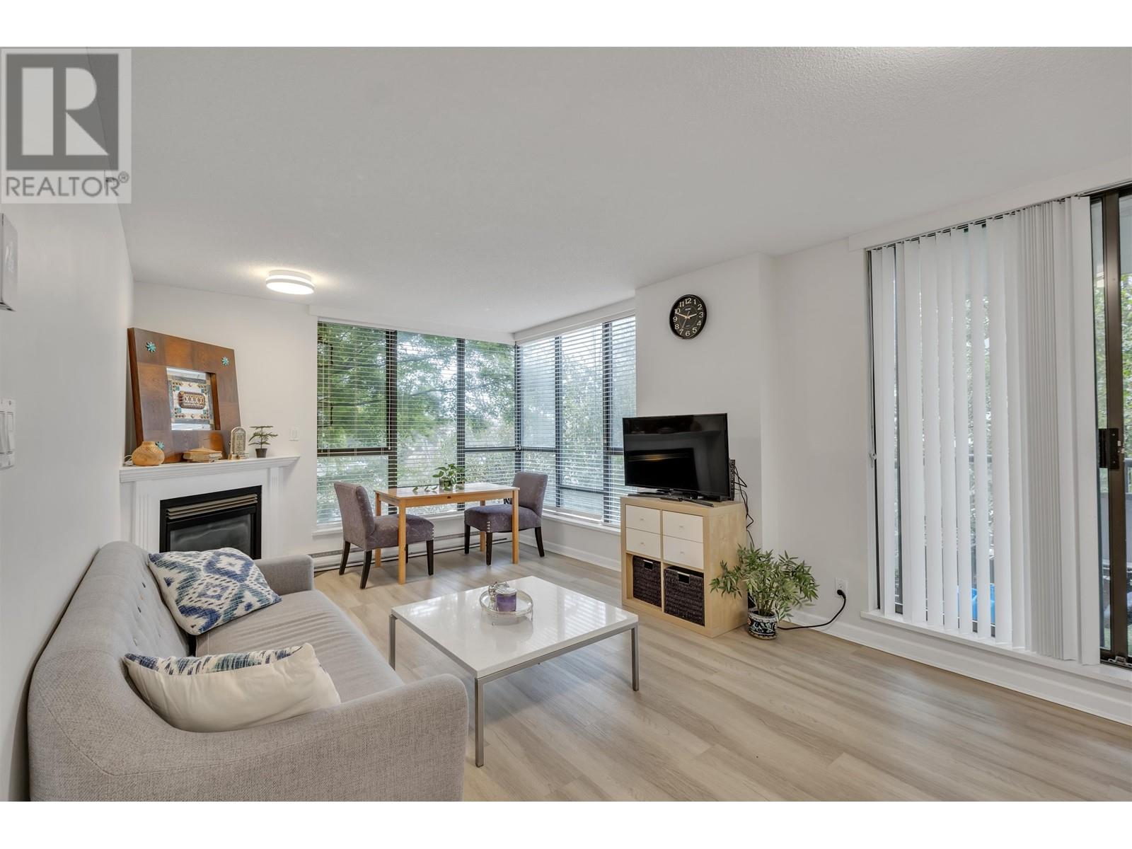 Listing Picture 13 of 32 : 309 8180 GRANVILLE AVENUE, Richmond / 烈治文 - 魯藝地產 Yvonne Lu Group - MLS Medallion Club Member