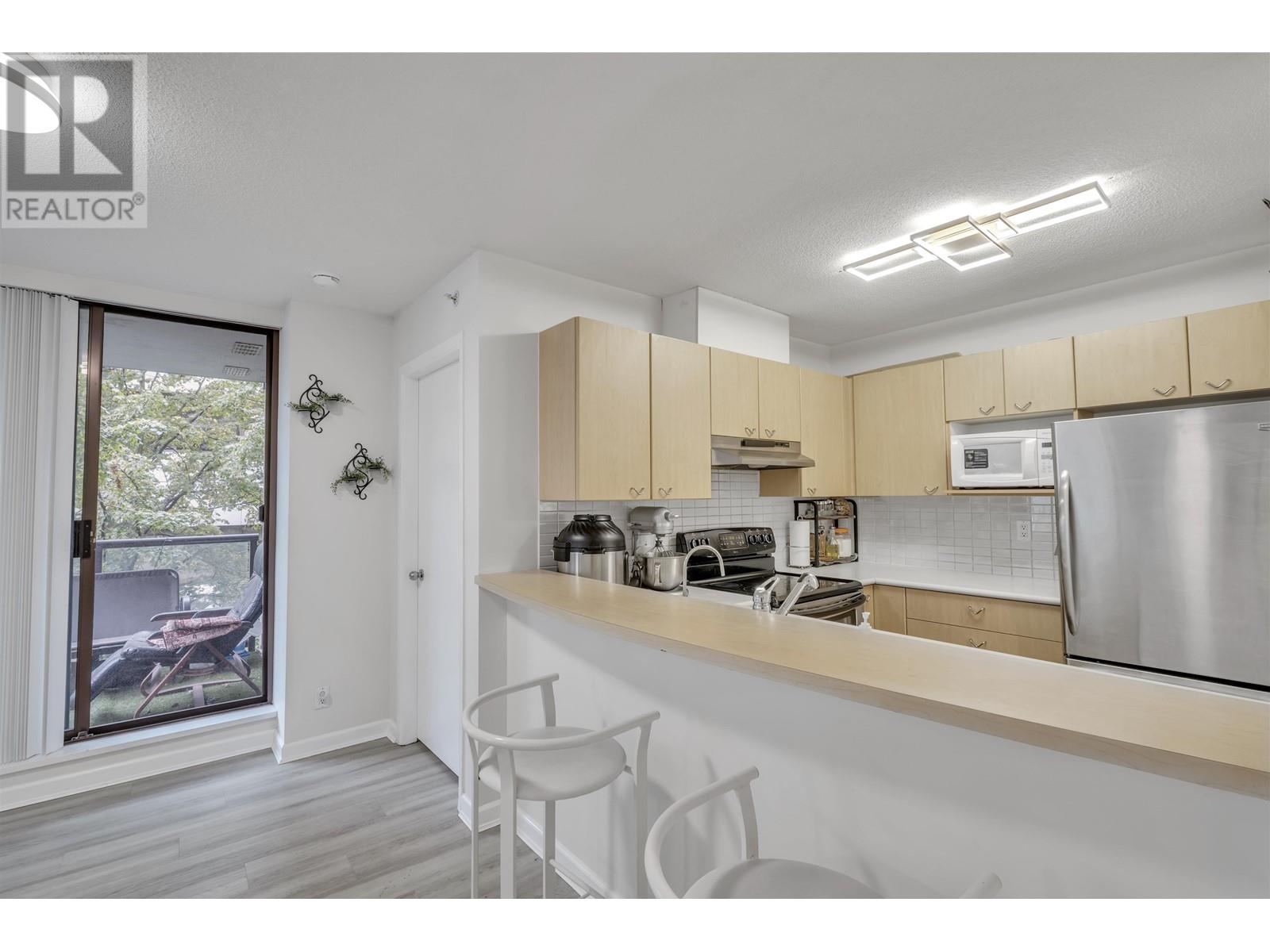 Listing Picture 11 of 32 : 309 8180 GRANVILLE AVENUE, Richmond / 烈治文 - 魯藝地產 Yvonne Lu Group - MLS Medallion Club Member