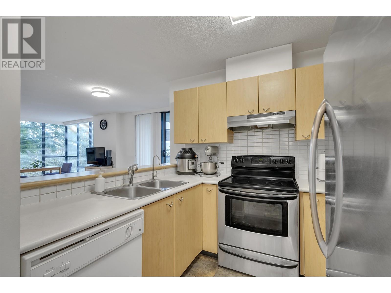 Listing Picture 9 of 32 : 309 8180 GRANVILLE AVENUE, Richmond / 烈治文 - 魯藝地產 Yvonne Lu Group - MLS Medallion Club Member