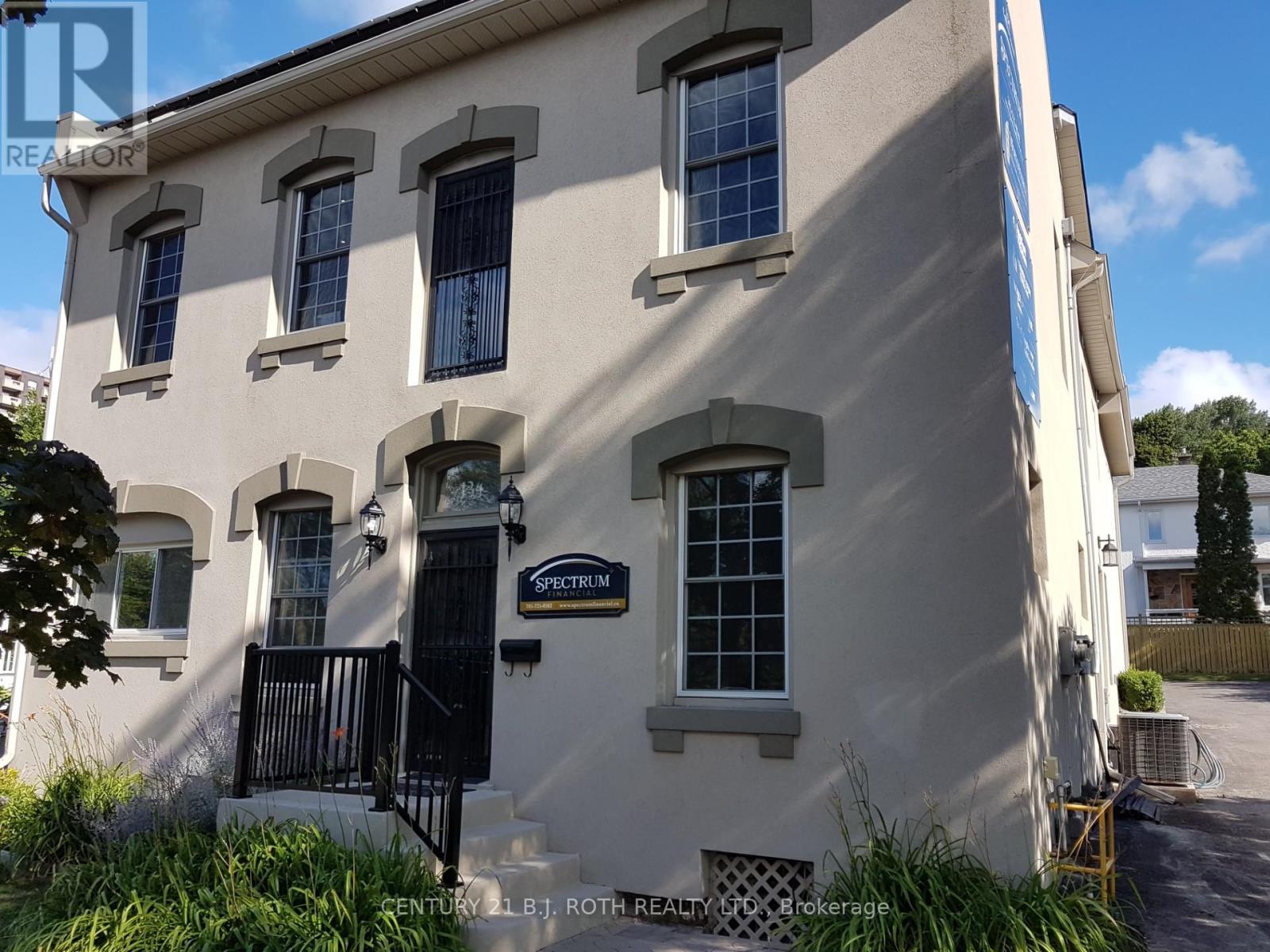 B - 134 COLLIER STREET, barrie (city centre), Ontario