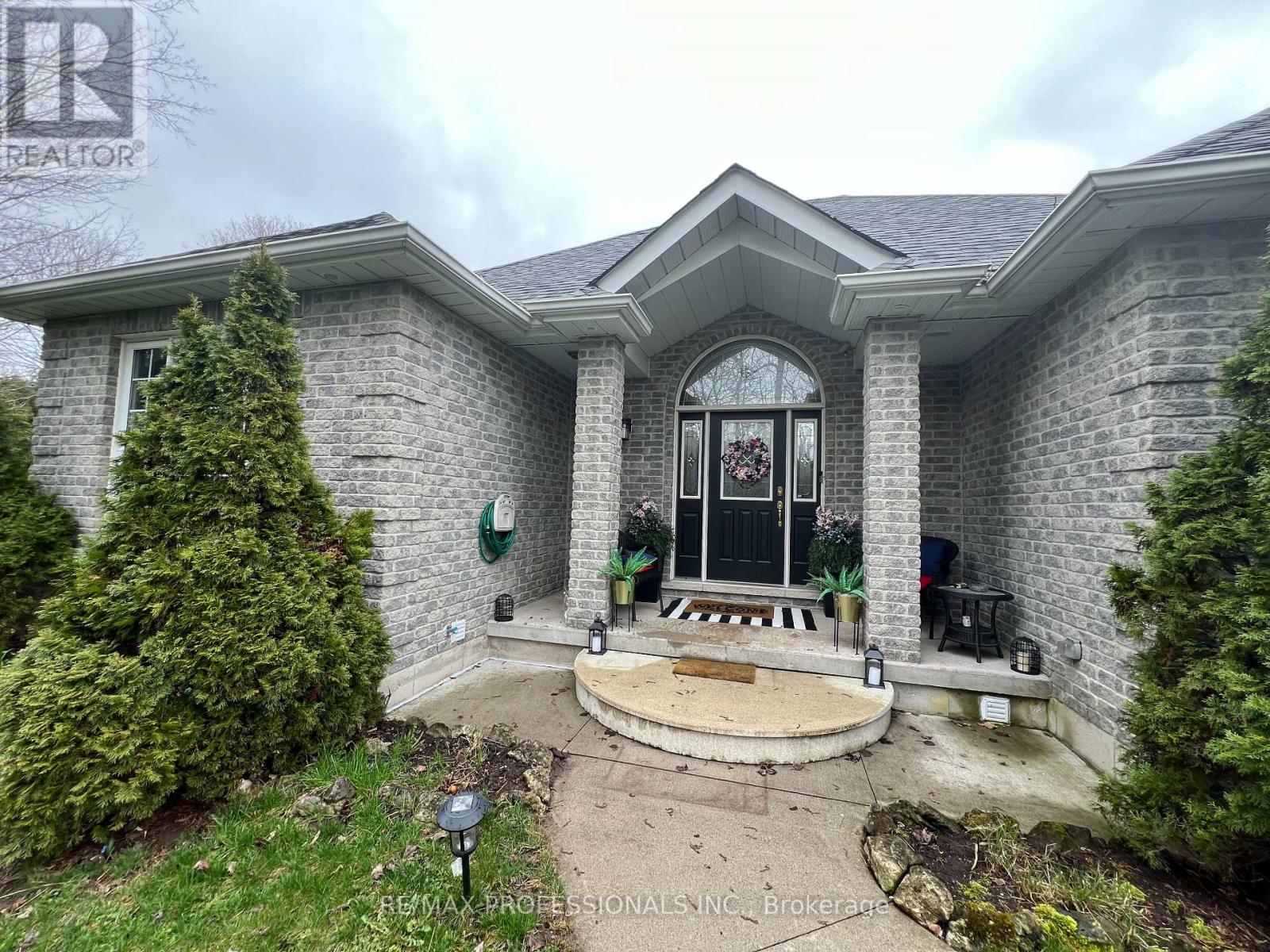 Property at 12 DEER RUN CRESCENT image 2