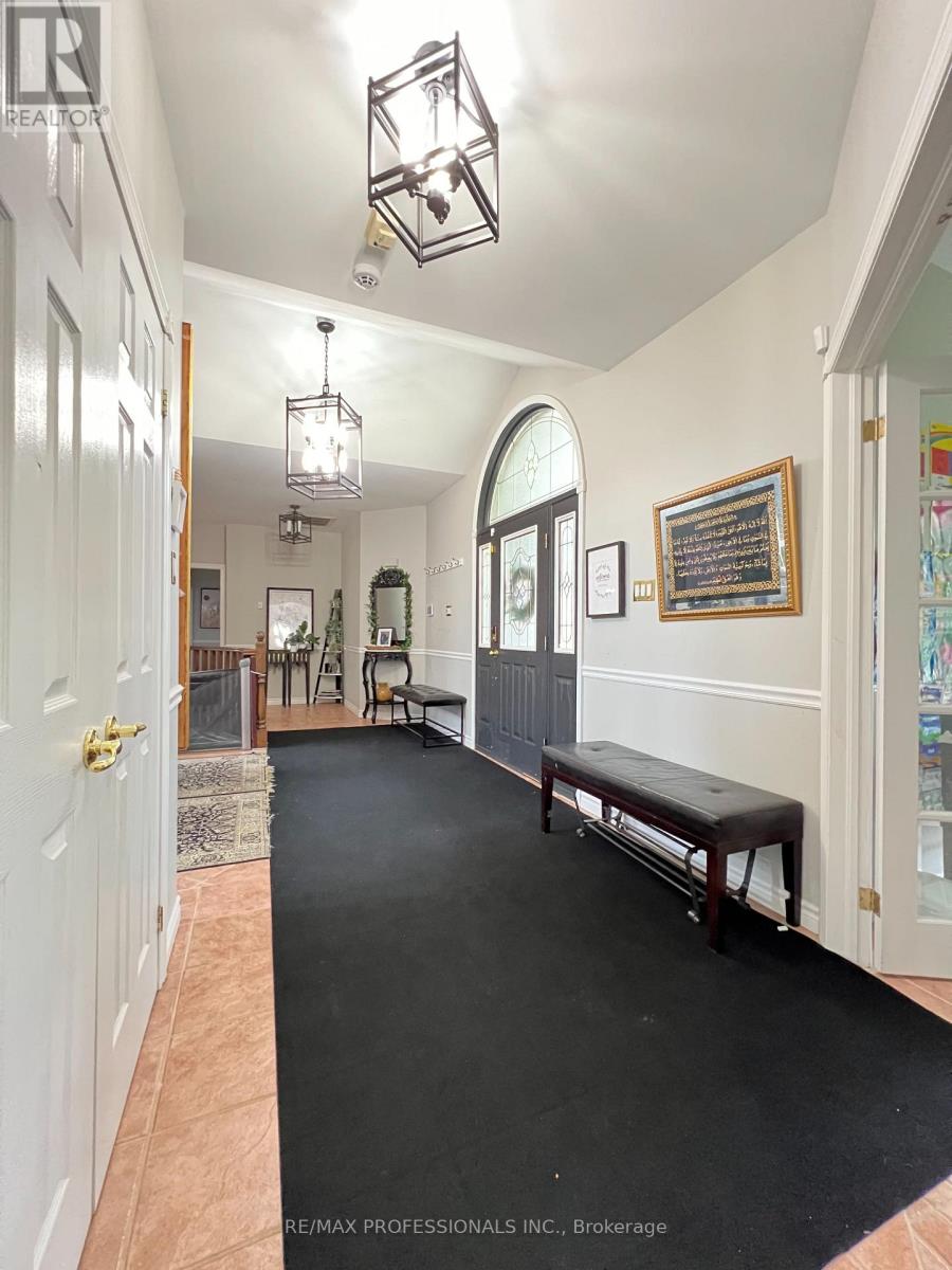 Property at 12 DEER RUN CRESCENT image 4