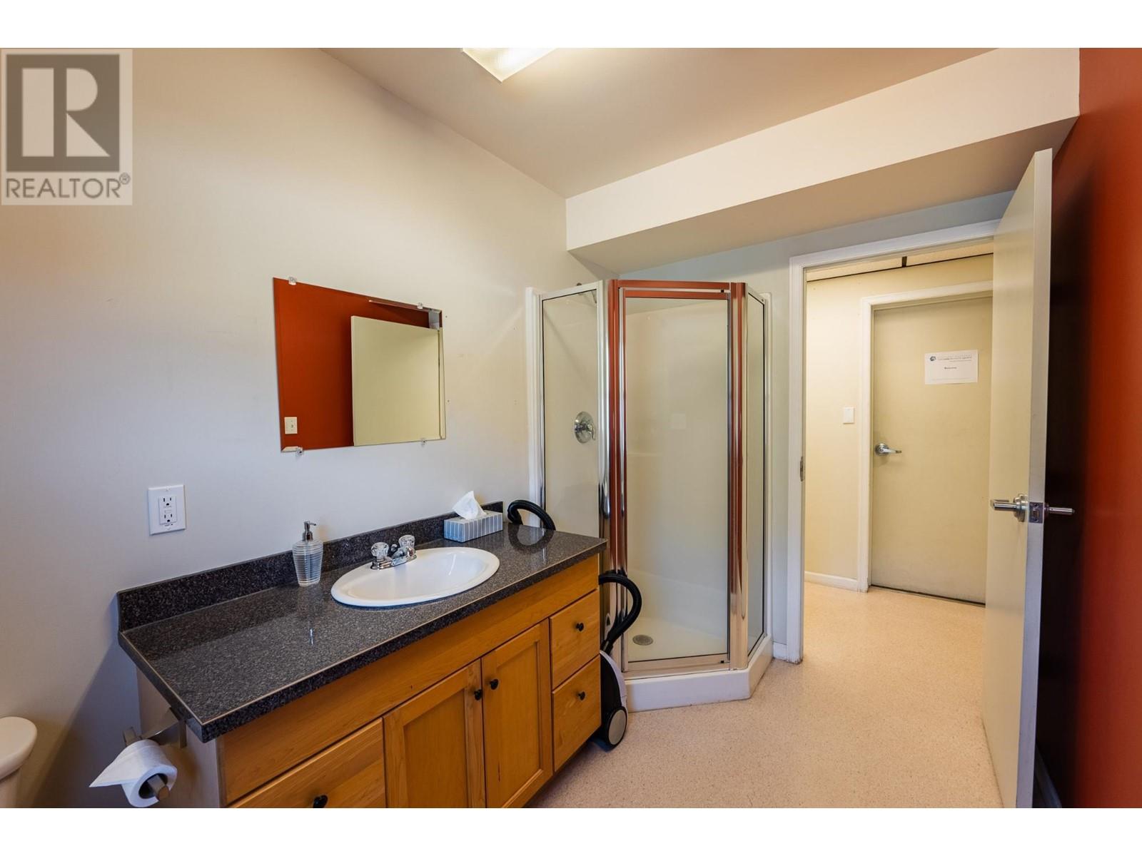 125 Hall Street, Nelson, British Columbia V1L 7B4 - Photo 37 - 2480007