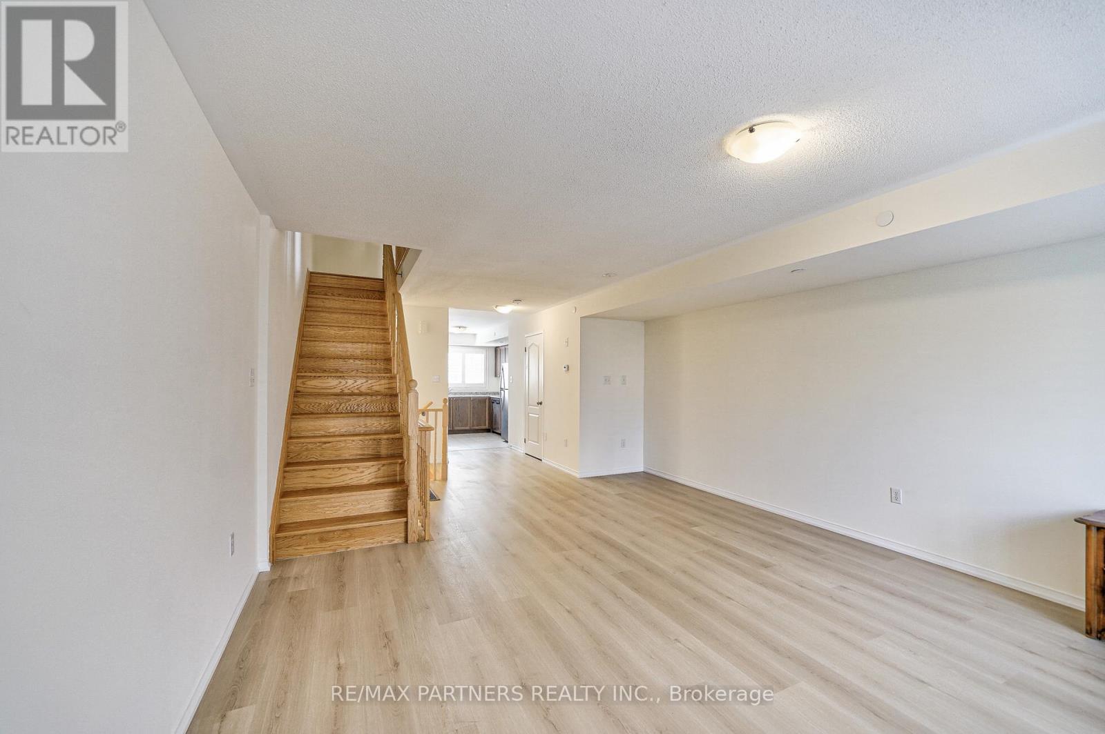 2615 Eaglesham Path, Oshawa, Ontario  L1L 0M7 - Photo 6 - E11956369