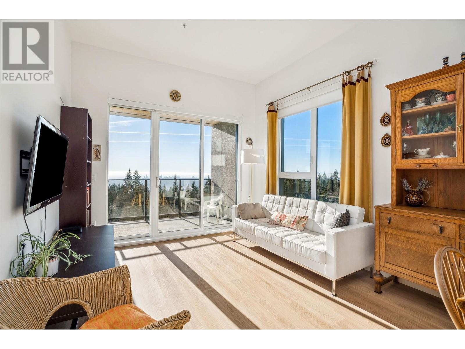 Listing Picture 6 of 40 : 609 9888 UNIVERSITY CRESCENT, Burnaby / 本拿比 - 魯藝地產 Yvonne Lu Group - MLS Medallion Club Member