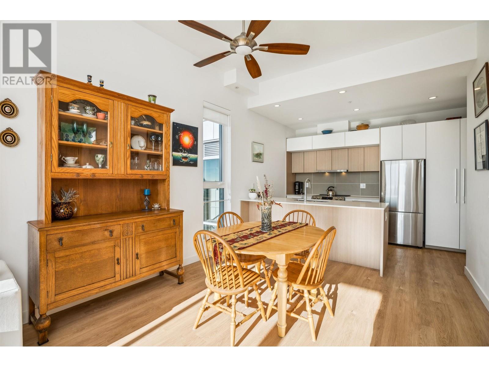 Listing Picture 4 of 40 : 609 9888 UNIVERSITY CRESCENT, Burnaby / 本拿比 - 魯藝地產 Yvonne Lu Group - MLS Medallion Club Member