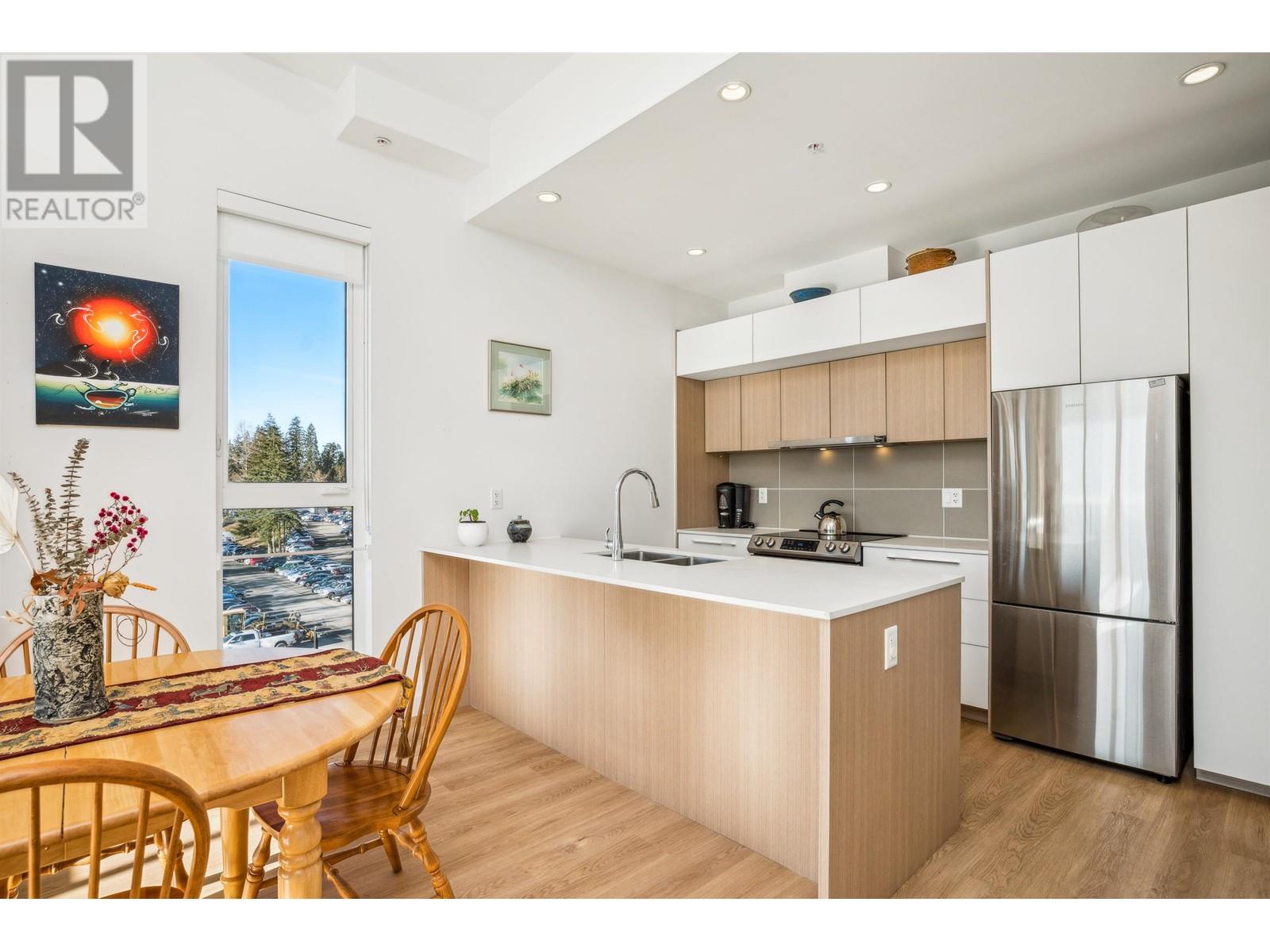 Listing Picture 2 of 40 : 609 9888 UNIVERSITY CRESCENT, Burnaby / 本拿比 - 魯藝地產 Yvonne Lu Group - MLS Medallion Club Member