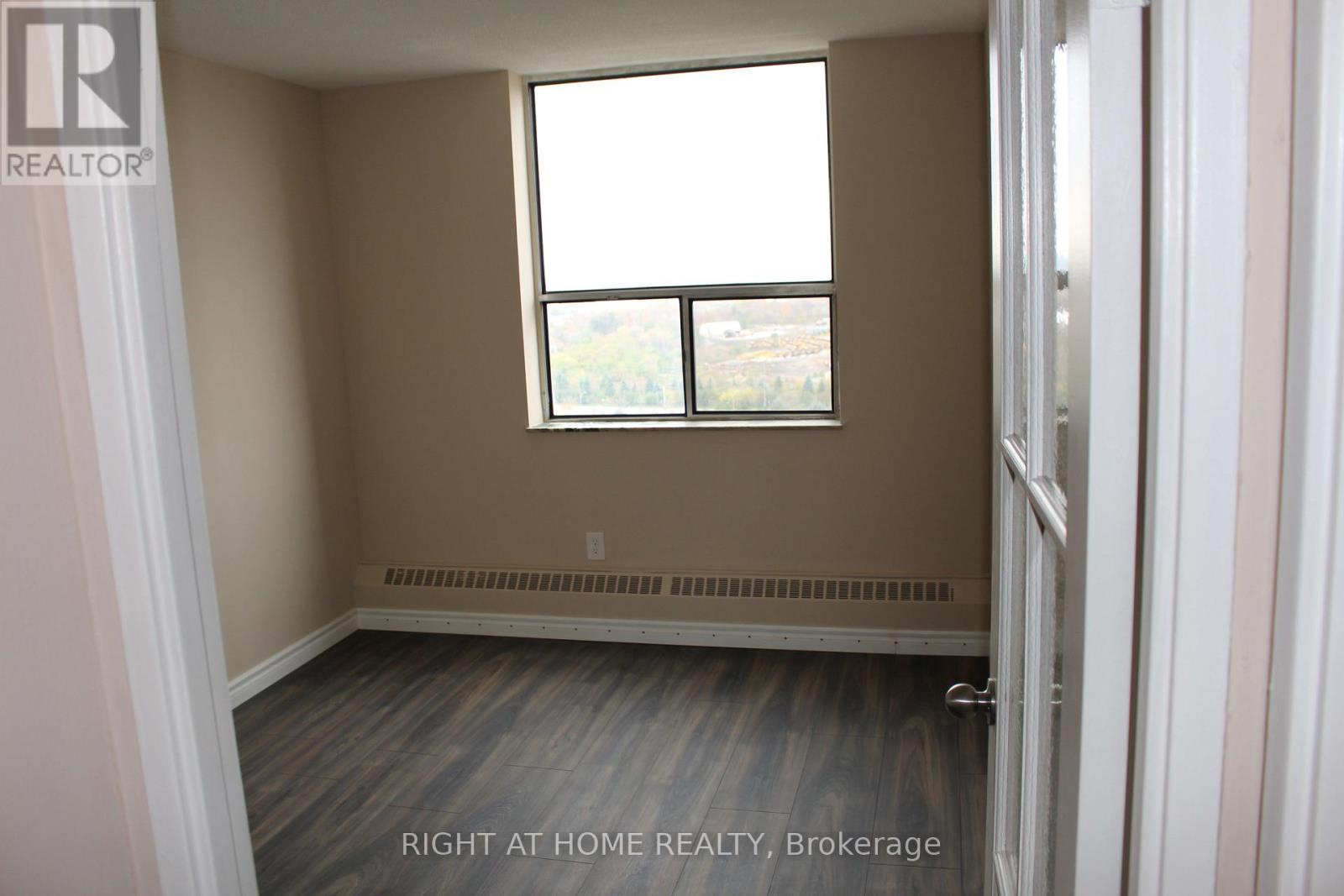 1809 - 3390 Weston Road, Toronto, Ontario  M9M 2X3 - Photo 6 - W11956416