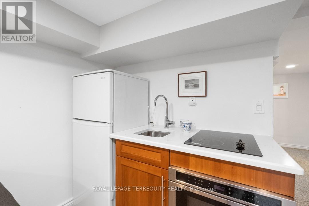 Bsmnt - 95 Macdonell Avenue, Toronto, Ontario  M6R 2A4 - Photo 12 - W11956428