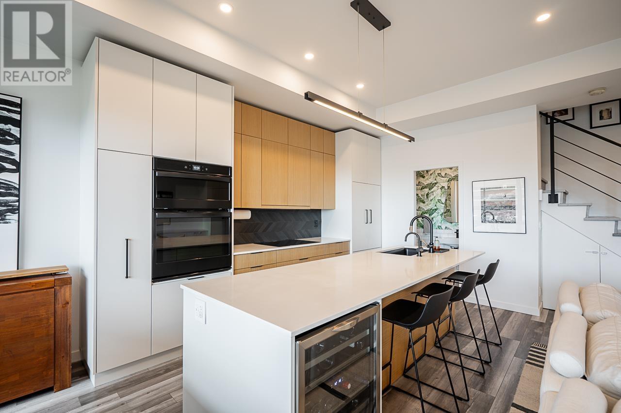 Listing Picture 12 of 40 : 802 1160 BURRARD STREET, Vancouver / 溫哥華 - 魯藝地產 Yvonne Lu Group - MLS Medallion Club Member