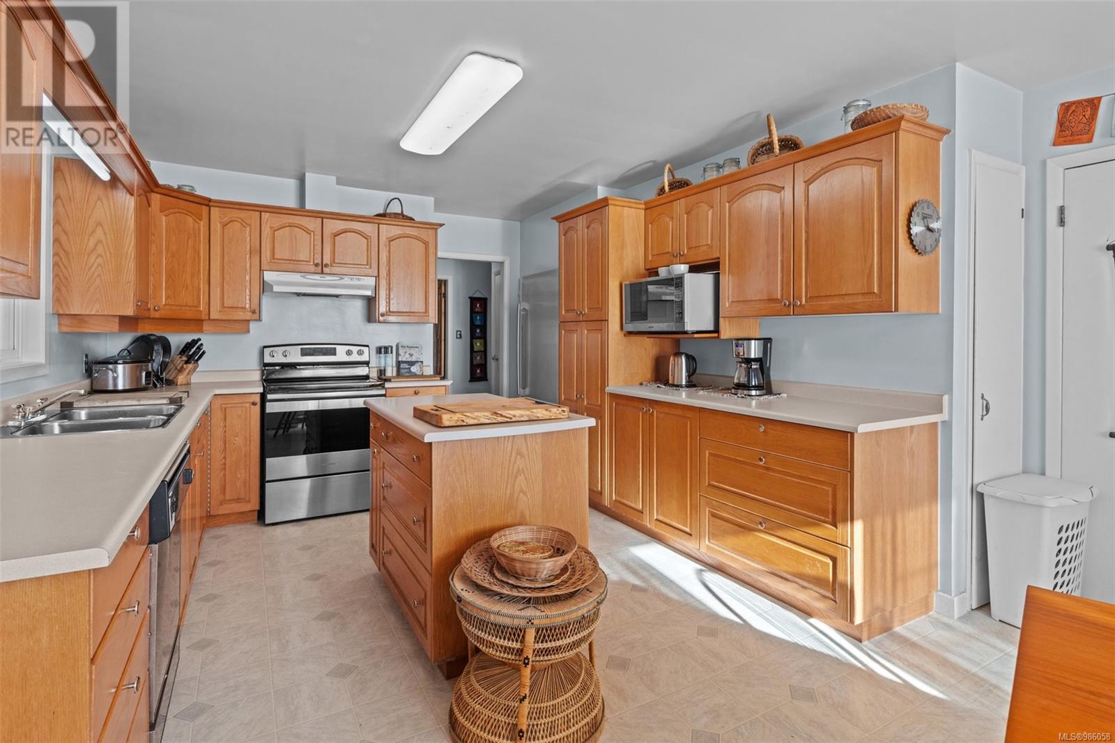 Property at 2484 Staghorn Rd image 5