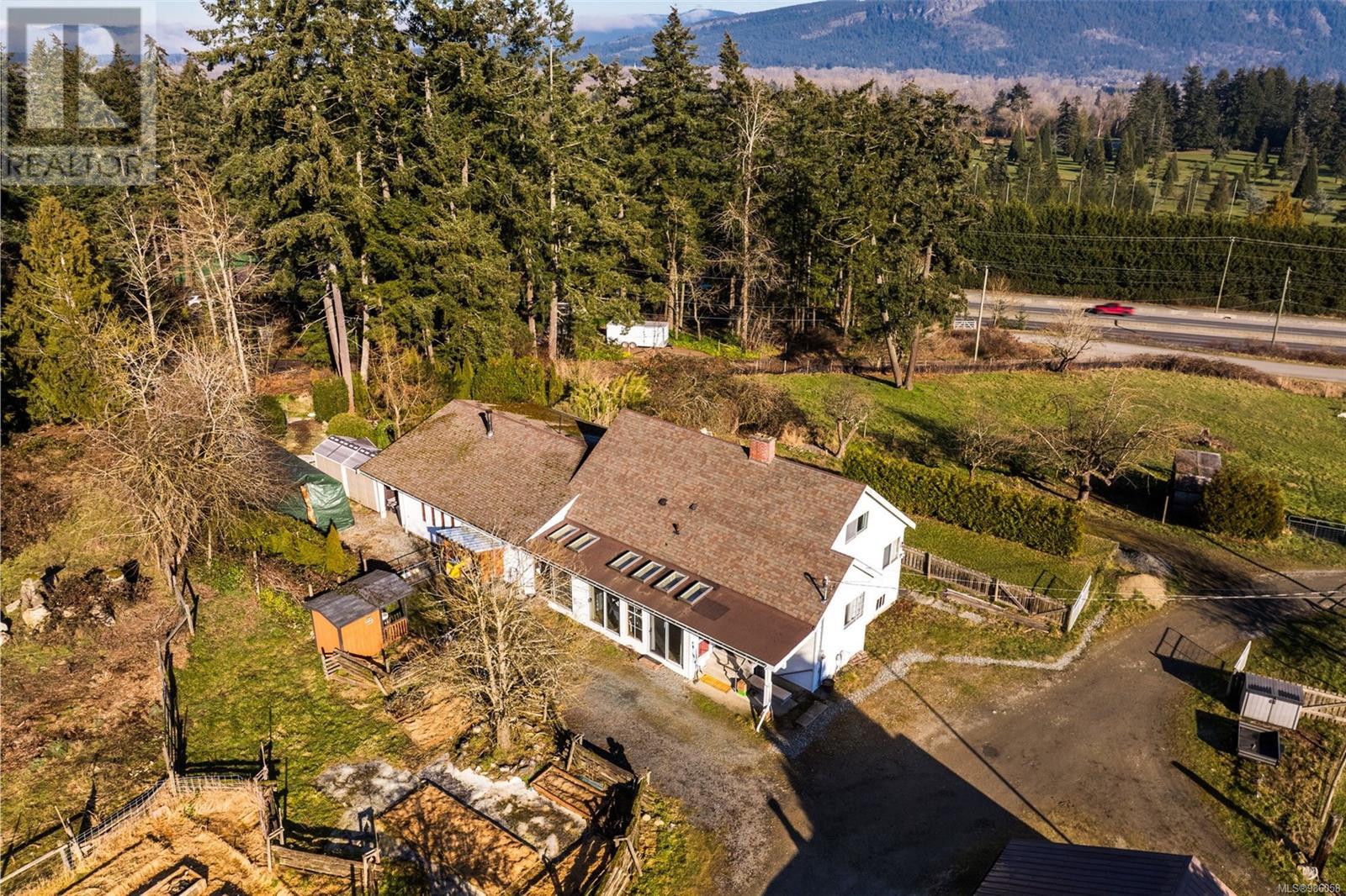 Property at 2484 Staghorn Rd image 3