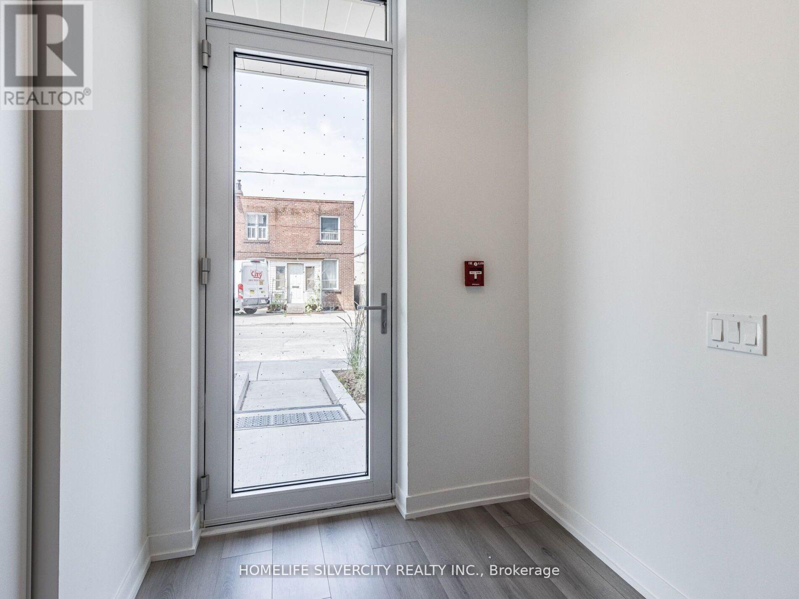 107 - 117 Ford Street S, Toronto, Ontario  M6N 3A2 - Photo 4 - W11956506