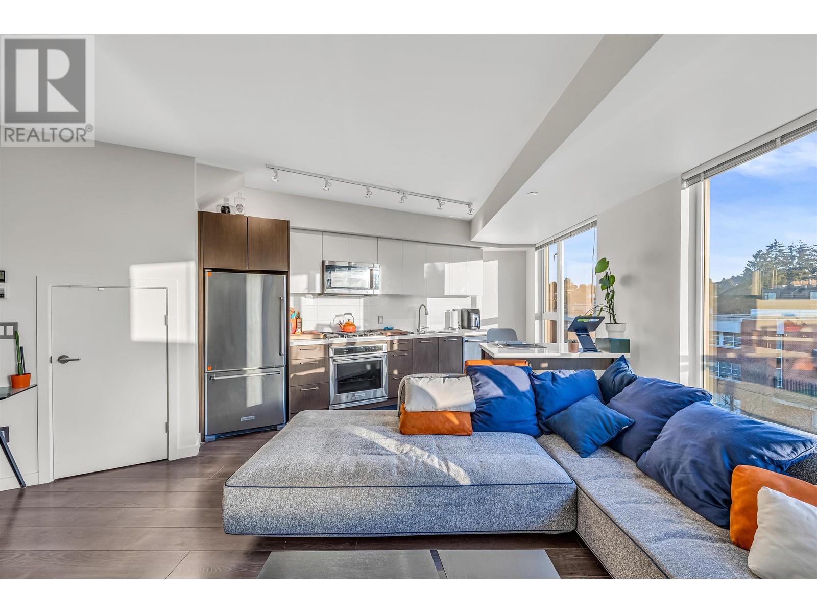 Listing Picture 2 of 22 : 607 417 GREAT NORTHERN WAY, Vancouver / 溫哥華 - 魯藝地產 Yvonne Lu Group - MLS Medallion Club Member