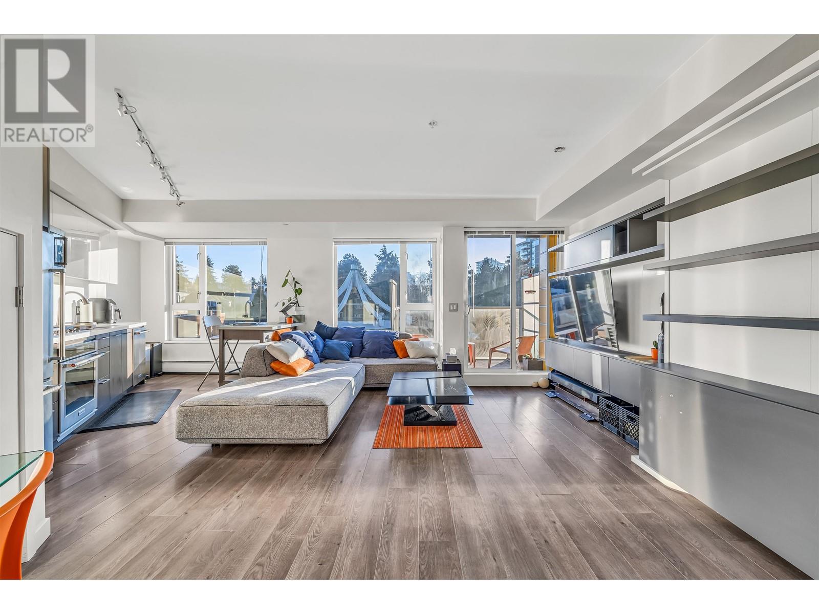 Listing Picture 3 of 22 : 607 417 GREAT NORTHERN WAY, Vancouver / 溫哥華 - 魯藝地產 Yvonne Lu Group - MLS Medallion Club Member