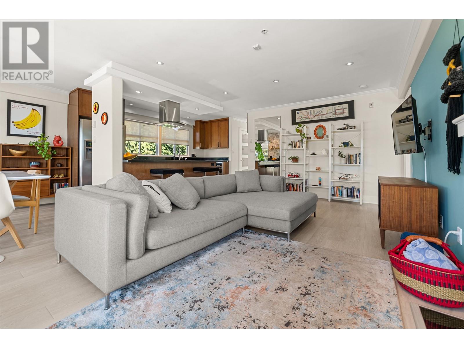 Listing Picture 10 of 39 : 401 29 TEMPLETON DRIVE, Vancouver / 溫哥華 - 魯藝地產 Yvonne Lu Group - MLS Medallion Club Member