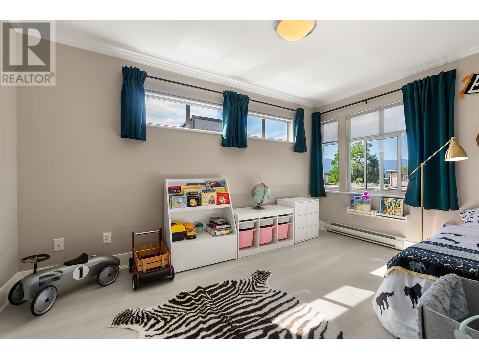 Listing Picture 15 of 39 : 401 29 TEMPLETON DRIVE, Vancouver / 溫哥華 - 魯藝地產 Yvonne Lu Group - MLS Medallion Club Member