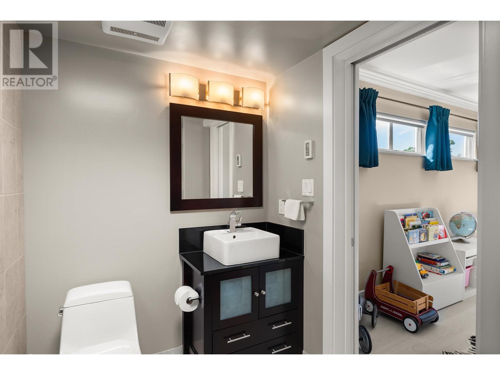 Listing Picture 23 of 39 : 401 29 TEMPLETON DRIVE, Vancouver / 溫哥華 - 魯藝地產 Yvonne Lu Group - MLS Medallion Club Member