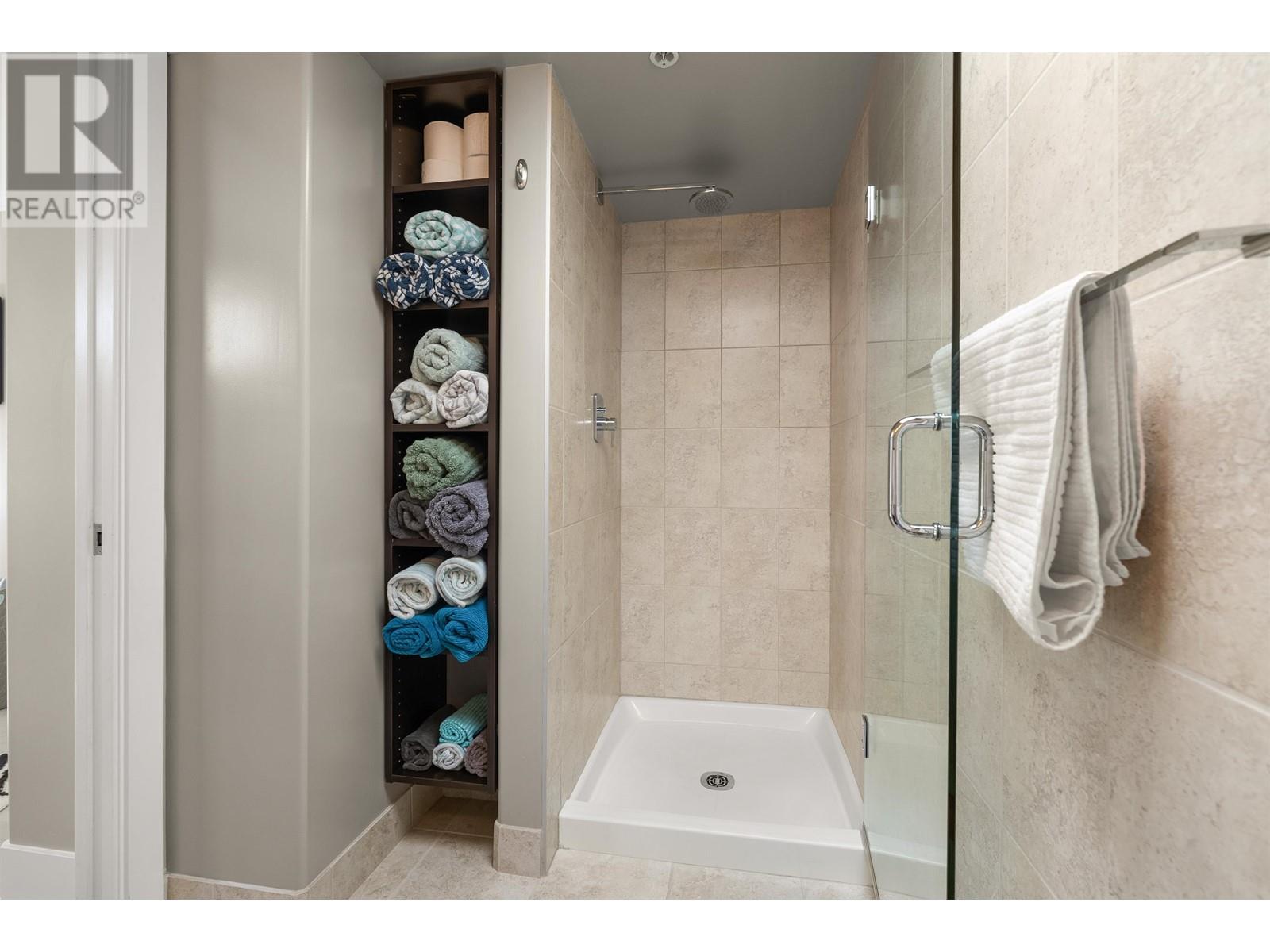 Listing Picture 24 of 39 : 401 29 TEMPLETON DRIVE, Vancouver / 溫哥華 - 魯藝地產 Yvonne Lu Group - MLS Medallion Club Member