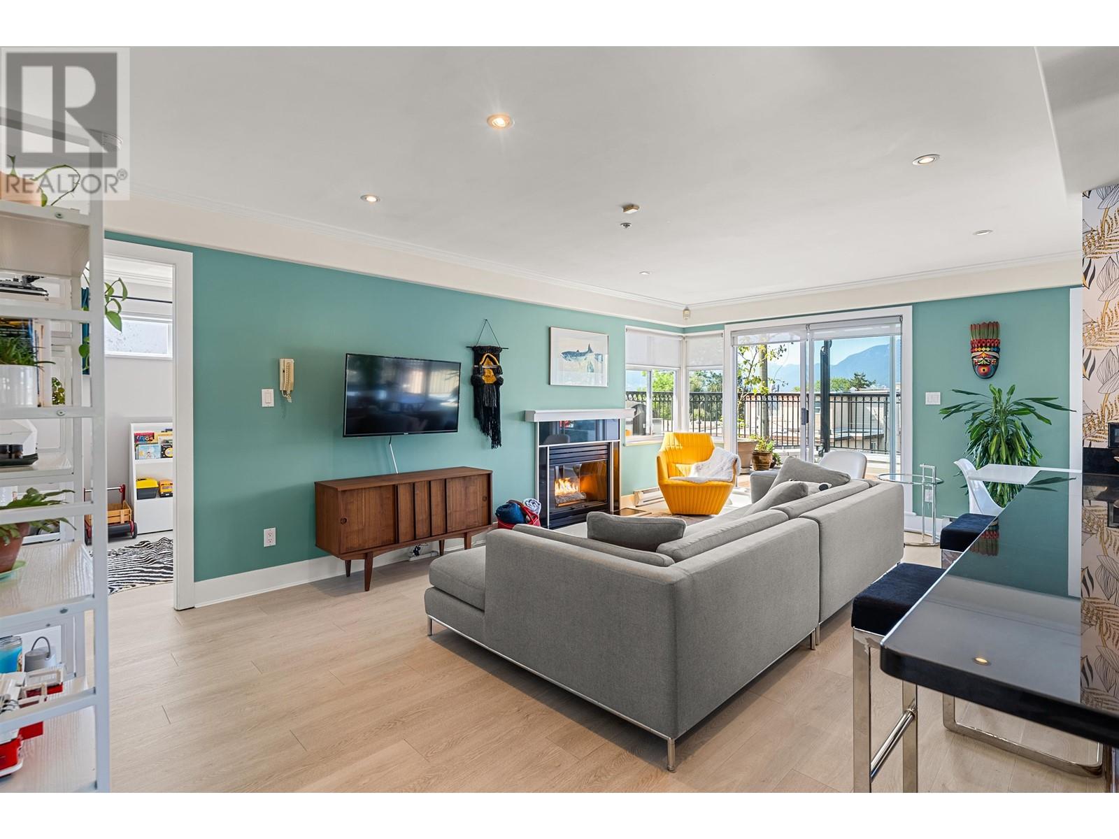 Listing Picture 4 of 39 : 401 29 TEMPLETON DRIVE, Vancouver / 溫哥華 - 魯藝地產 Yvonne Lu Group - MLS Medallion Club Member