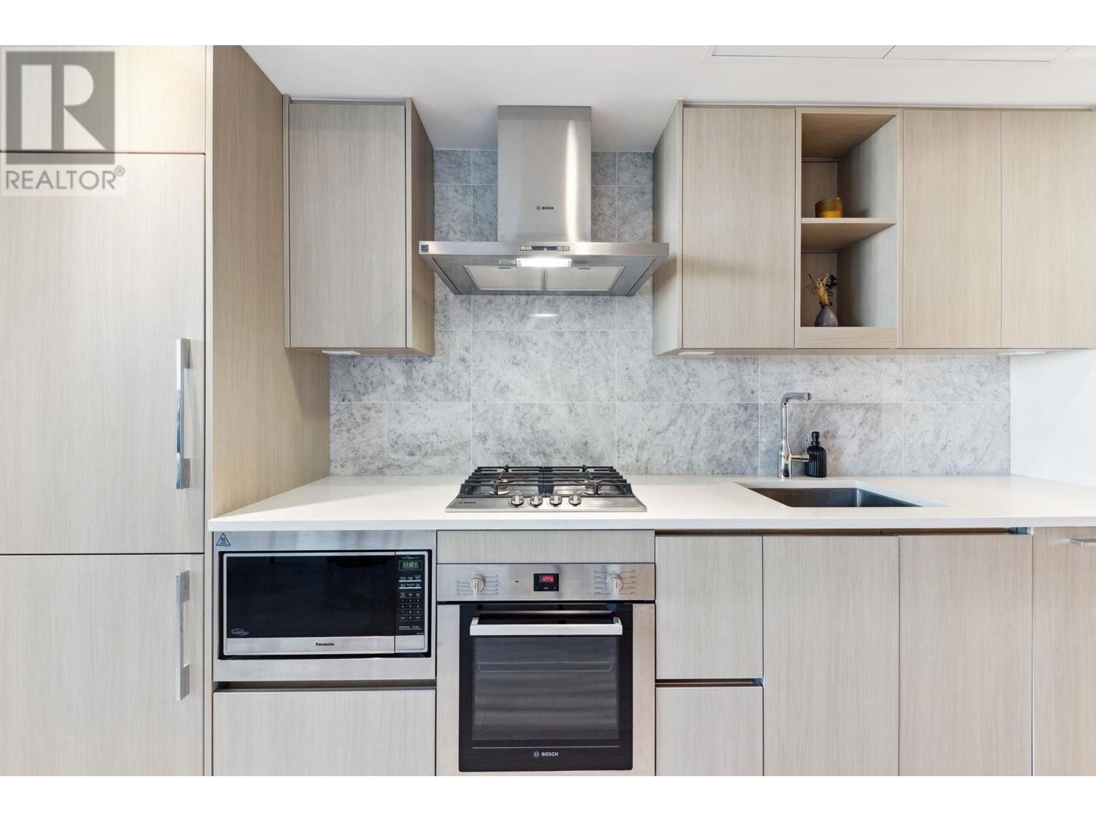 Listing Picture 6 of 36 : 405 4720 LOUGHEED HIGHWAY, Burnaby / 本拿比 - 魯藝地產 Yvonne Lu Group - MLS Medallion Club Member