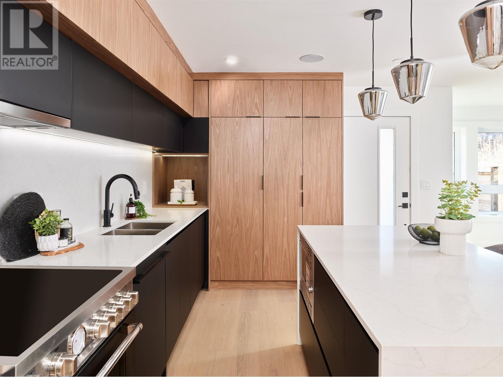 Listing Picture 5 of 32 : D 3381 VICTORIA DRIVE, Vancouver / 溫哥華 - 魯藝地產 Yvonne Lu Group - MLS Medallion Club Member